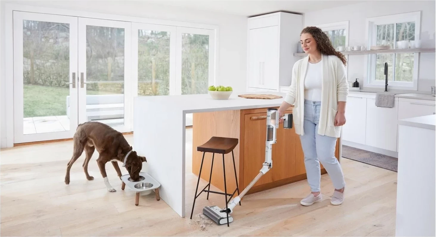 Sesalnik, zlat Shark IW3612EU