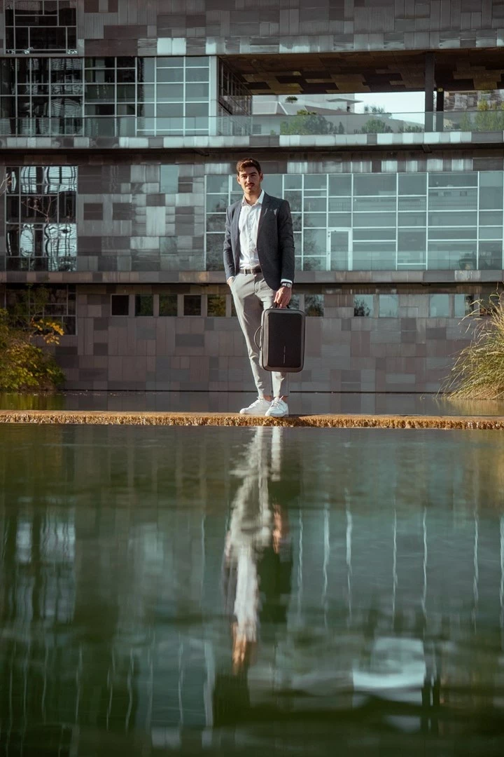 Prostoren nahrbtnik/denarnica XD Design Bobby Bizz 2.0, 14 L, siv