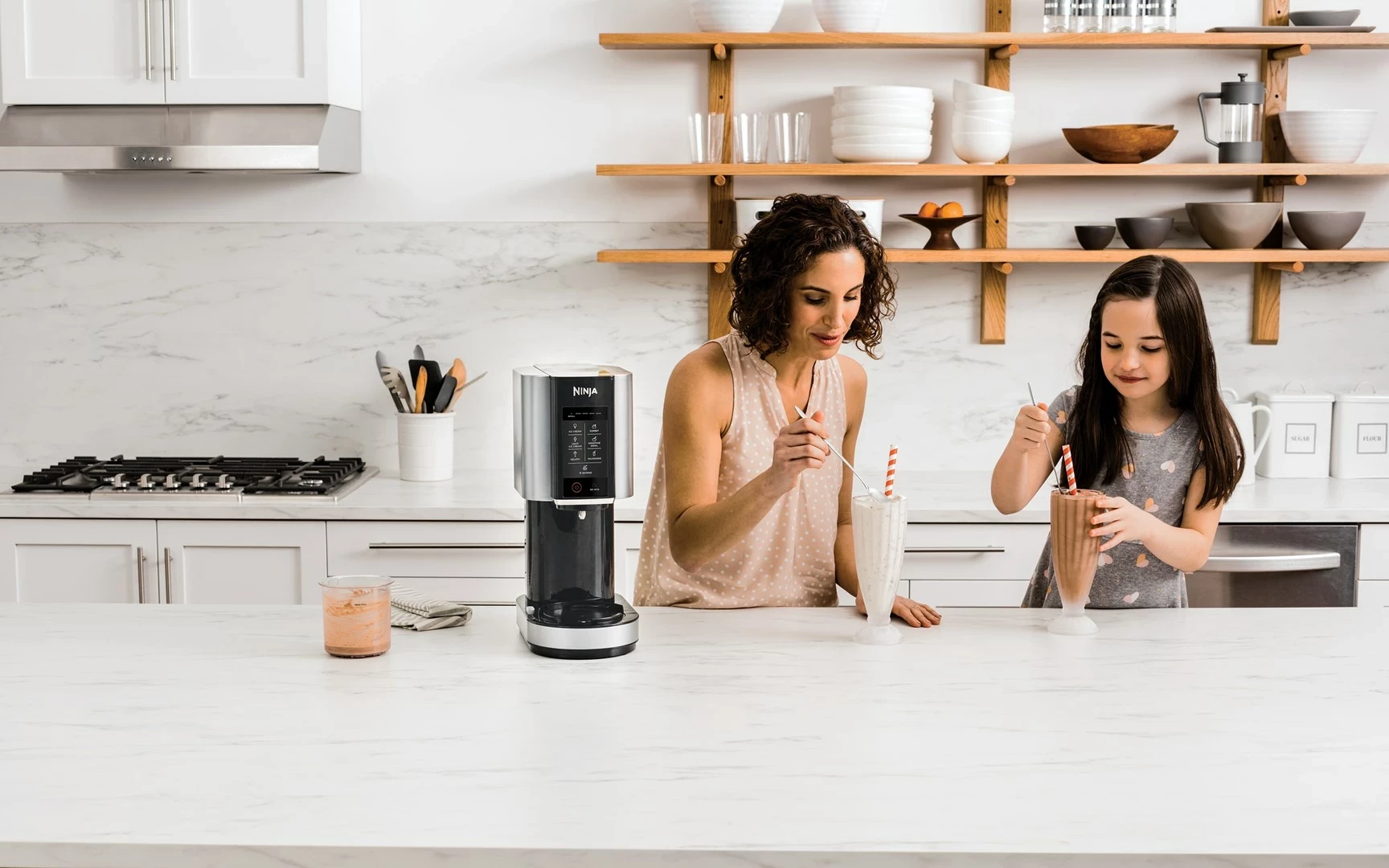 Aparat za sladoled Ninja NC300EU, 1,4 L, 800 W, črno in srebrno