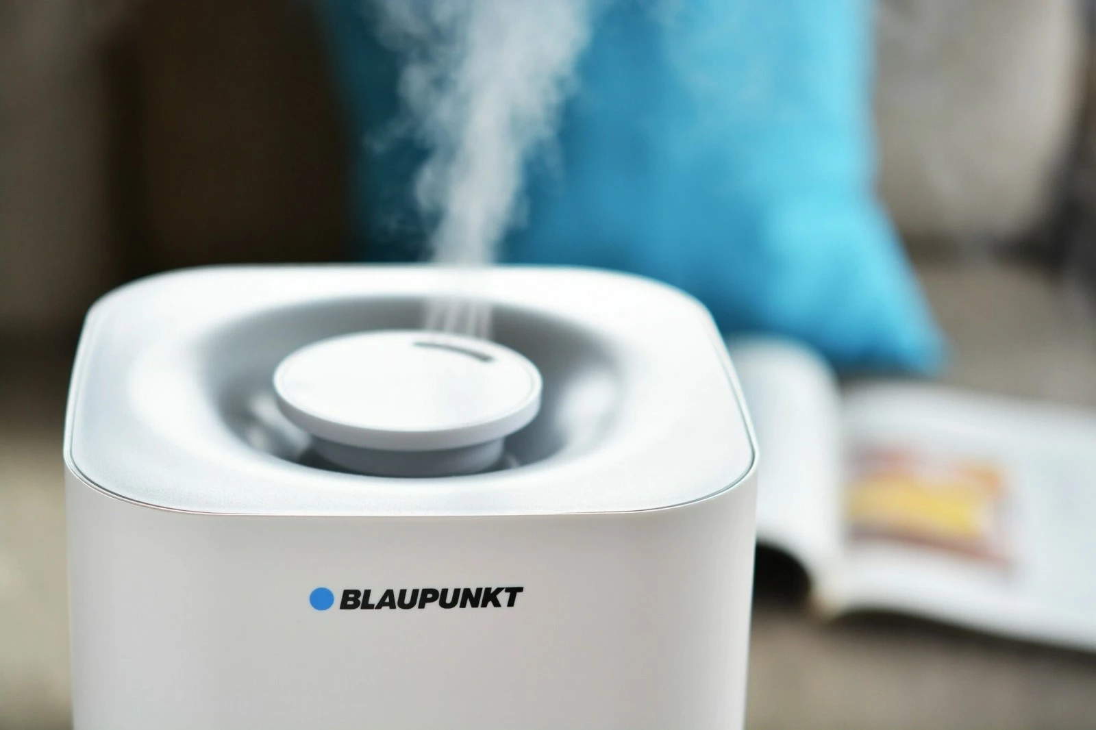 Vlažilnik zraka Blaupunkt AHS701, 4 L, 350 ml/h, humidistat 40–80%, hladna/topla megla, HEPA H13, ionizacija, aromaterapija, časovnik 10 h, z daljinskim upravljalnikom, bel