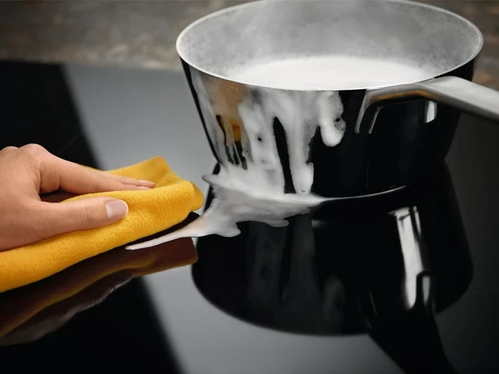 Indukcijska plošča Electrolux LIL61434C, 59 cm, 4 kuhališča, črna, za vgradnjo