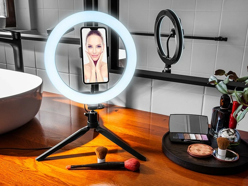 Obročna LED luč Tracer TRAOSW46747, 26 cm, USB, črna, z majhnim namiznim stojalom