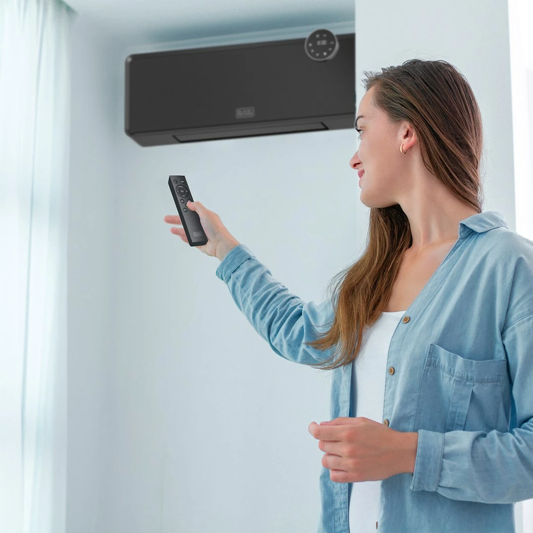 Stenski grelnik BLACK+DECKER BXWSH2001E, 2500 W, črn