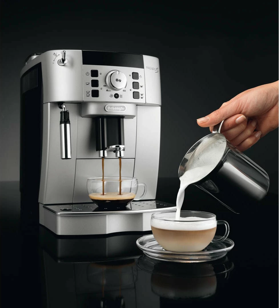 Popolnoma avtomatski espresso aparat De’Longhi ECAM 22.110.SB, 1,8 L, mleta kava in zrna, vgrajen mlinček, 1450 W, črn/srebrn