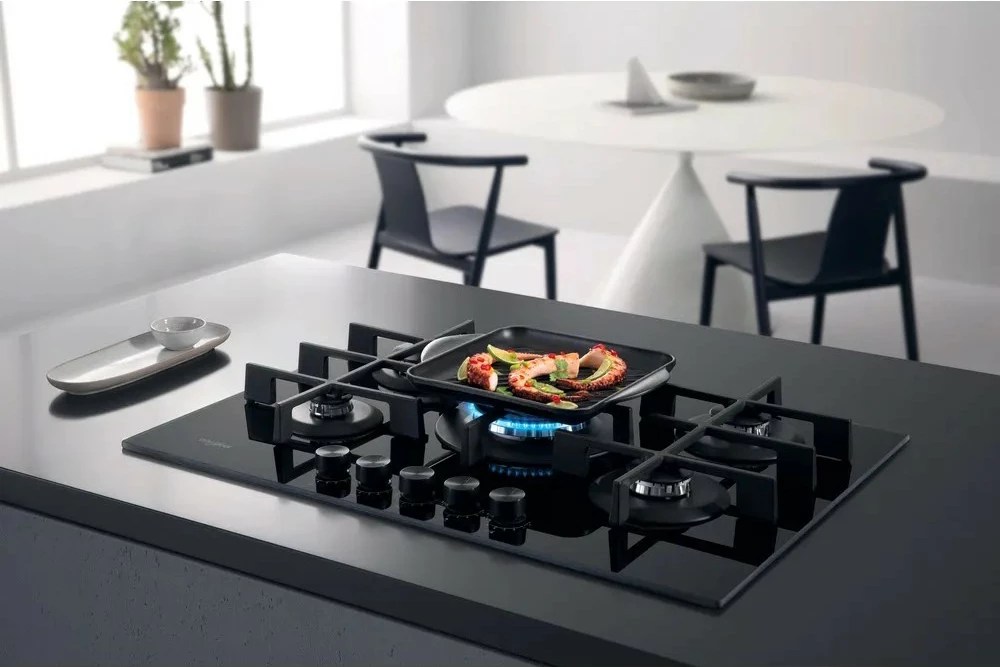 Plinski kuhalnik s steklom, Whirlpool AKWL728NB, 5 kuhališč, črn