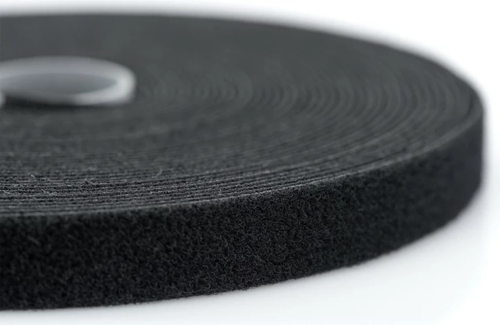 Lepilni trak za kable, 10 m x 15 mm, črn, Digitus AK-770905-100-S