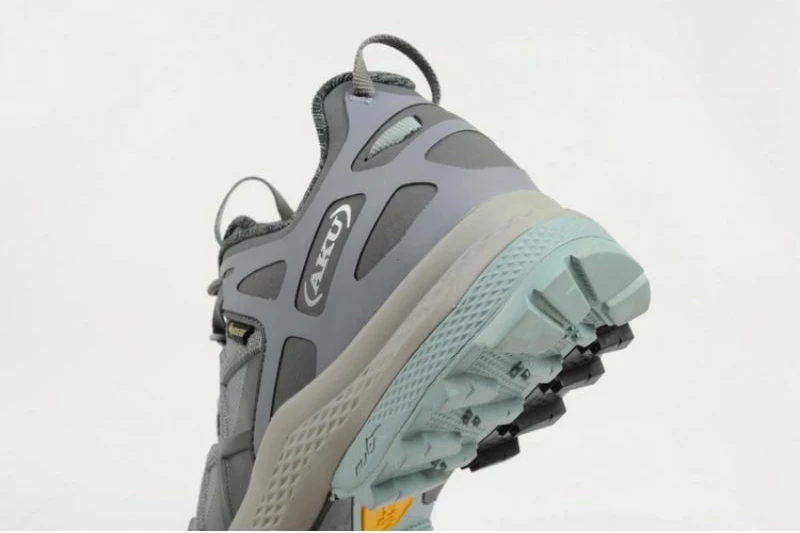 Trekking čevlji za ženske Aku, sivi