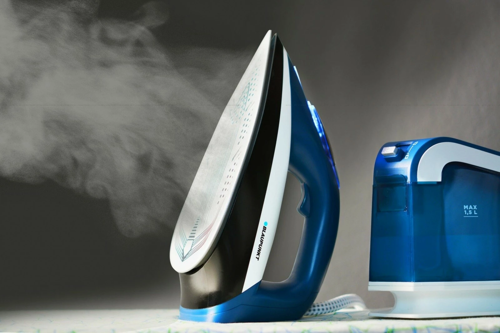 Parna postaja za likanje Blaupunkt SSP701, 3200 W, 1,5 L, črn/moder/bel