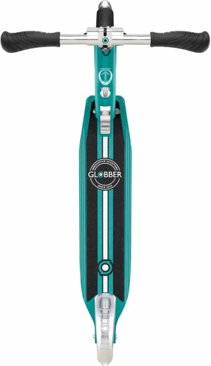 Skuter z LED lučmi Globber