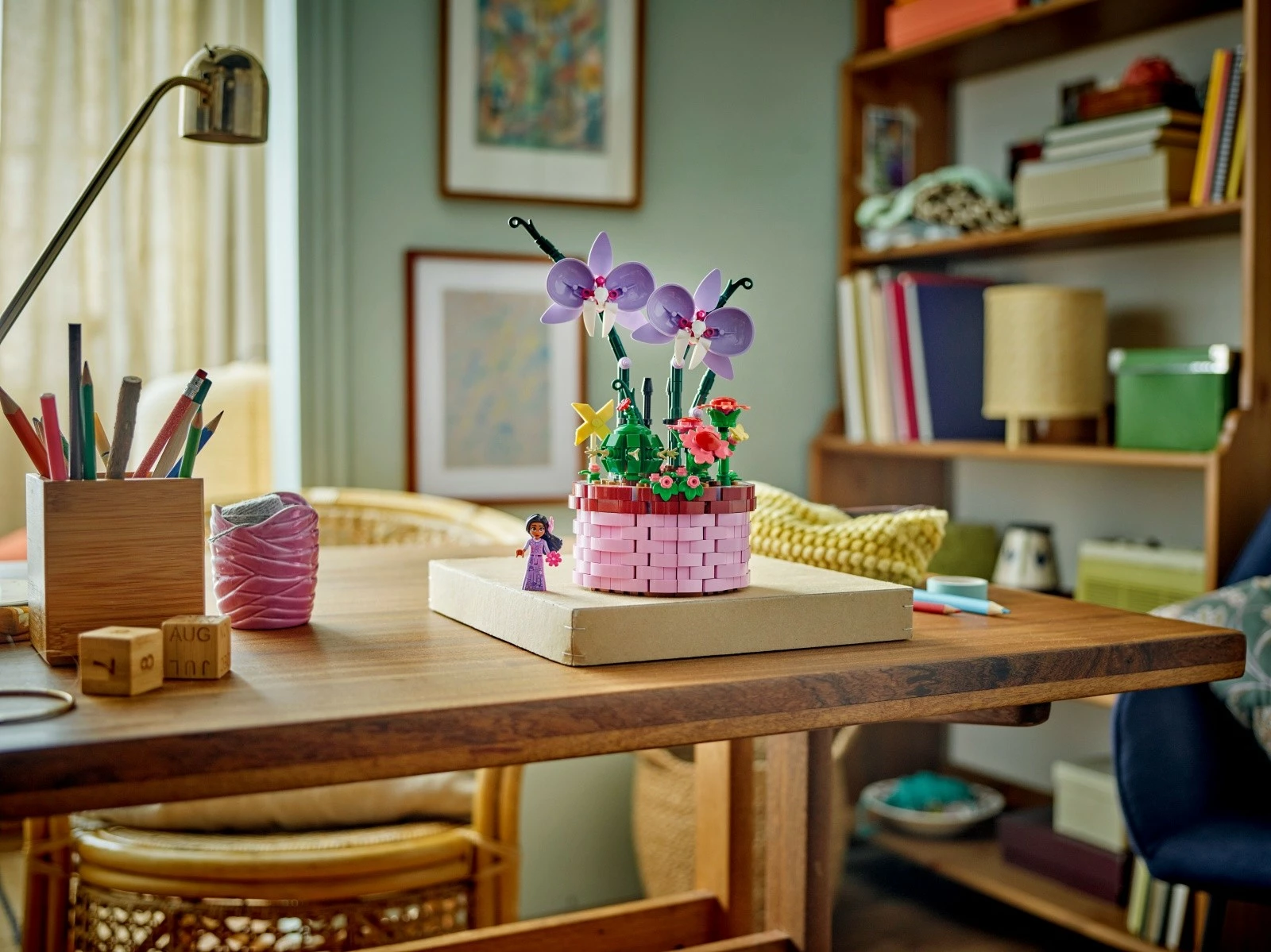 Gradbeni set Encanto Isabeli Flowerpot, LEGO 43237, 641 kosov, za otroke, plastika