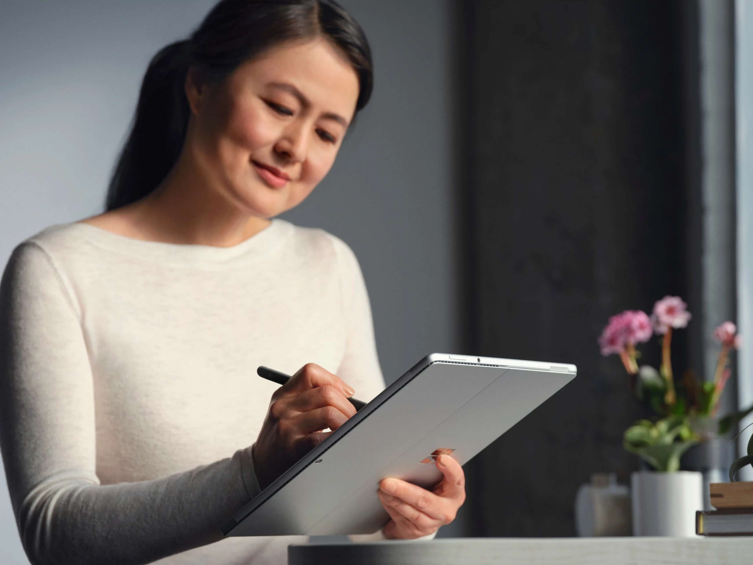 Svinčnik za pisanje in risanje Microsoft Surface Slim 2, Microsoft, črn