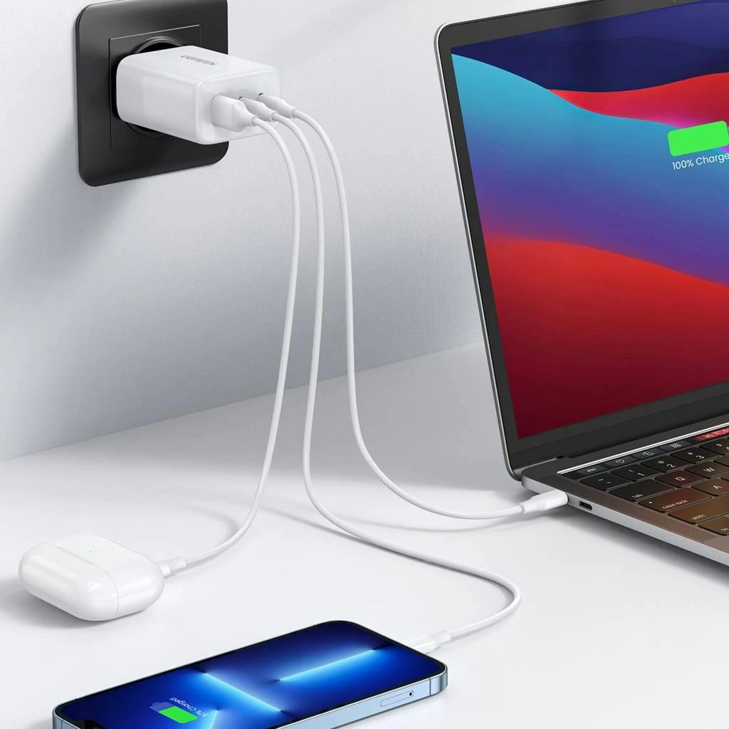 Stenski polnilec UGREEN CD275 s kablom, 65 W, 2x USB Type-C / USB-A, bel Stenski polnilec UGREEN CD275 s kablom, 65 W, 2x USB Type-C / USB-A, bel