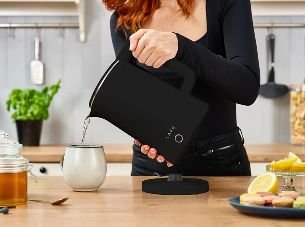 Grelnik vode z dvojnimi stenami Lafe LAFCZA47467, 1,8 L, 1800 W, Cool Touch, črn