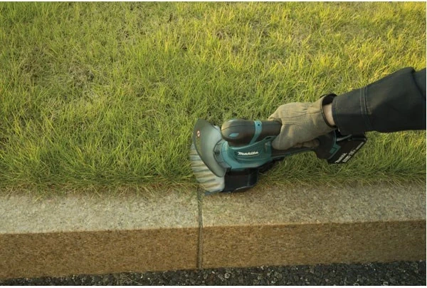 Električna kosa Makita DUM604ZX 16 cm 18 V Li-ion, črno-modra