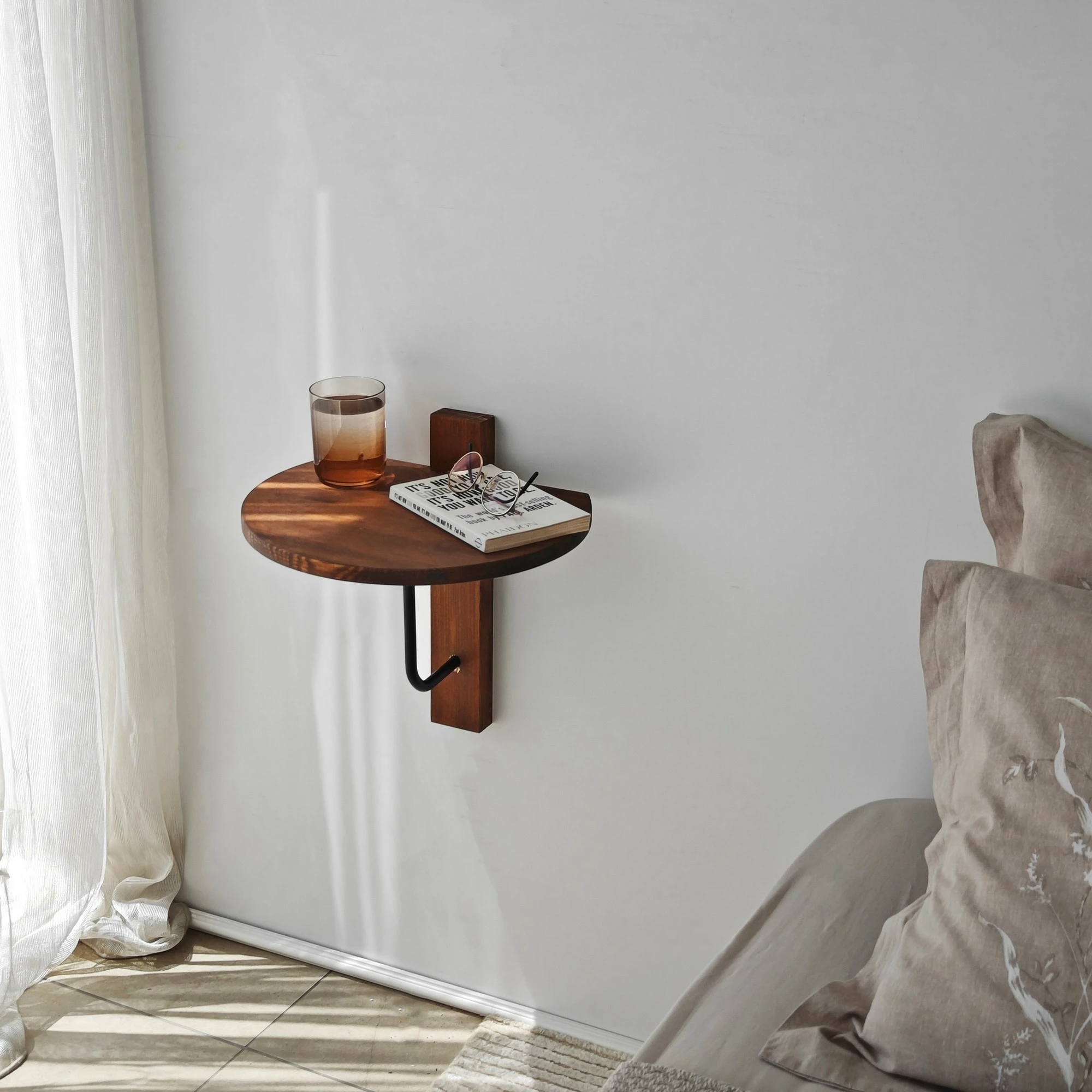 Stenska polica, kostanjeva barva s črnim kovinskim okvirjem, Skye Decor Reve