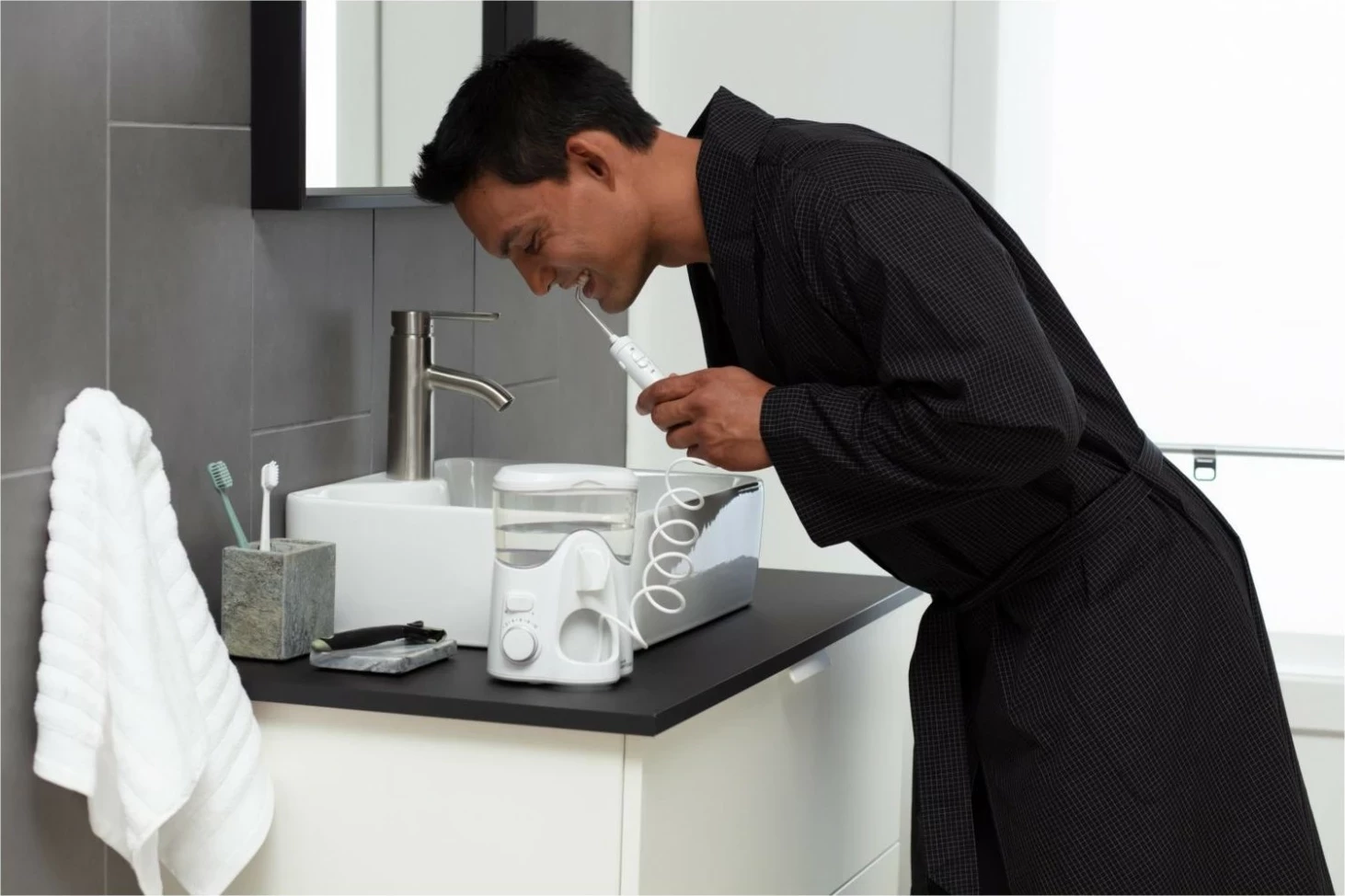 Irigator za zobe Waterpik WF-150, 651 ml, 6 nastavkov, bel