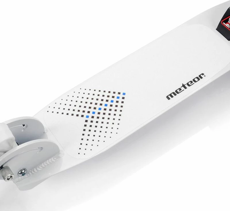 Rekreativni skiro Meteor Racer 22766, bel in črn