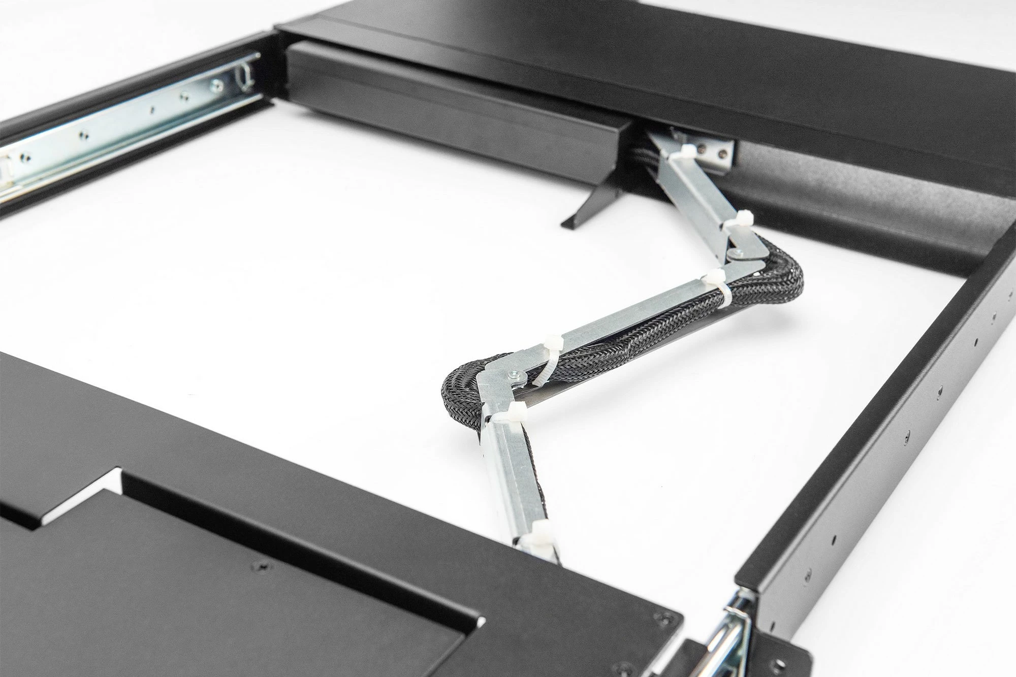 KVM konzola 17-palčna Full HD, nemška QWERTY tipkovnica, 1U rack, črna, Digitus