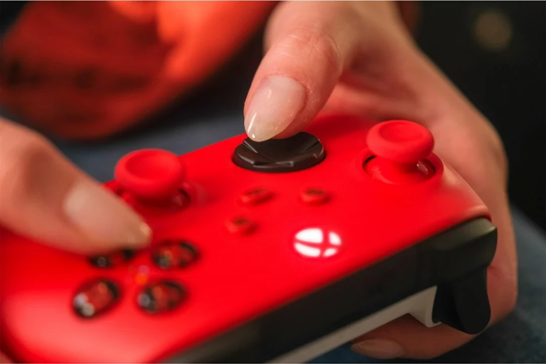 Brezzični igralni kontroler, Microsoft Xbox Wireless Controller QAU-00012, Bluetooth/USB, rdeč