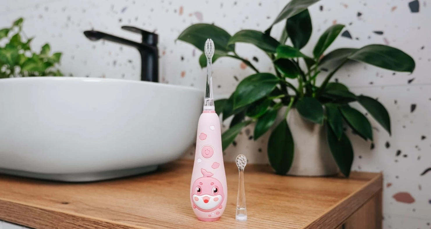 Sonična otroška električna zobna ščetka KIDO SMILE ZK3010 Concept Baby, 1–5 let, roza, komplet s 4 glavami Sonična otroška električna zobna ščetka KIDO SMILE ZK3010 Concept Baby, 1–5 let, roza, komplet s 4 glavami