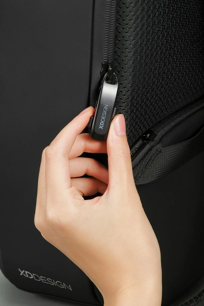 Nahrbtnik XD DESIGN Bobby Edge, 17 L, za prenosnik 16", črn