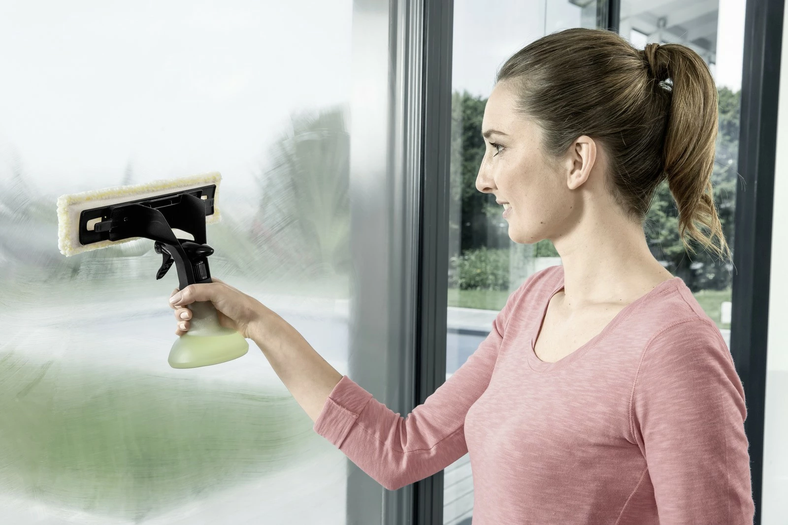 Razpršilna steklenica s pršilcem za čiščenje oken, Karcher 2.633-129.0, bela/črna