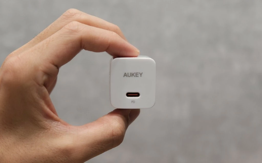 Stenski polnilec 20 W, 1x USB-C, bel — AUKEY PA-Y20S
