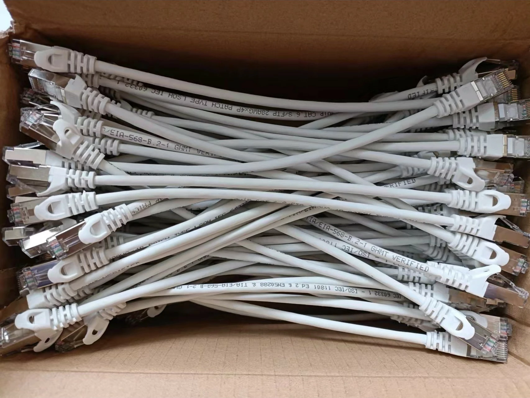 Omrežni kabel Cat6 0,25 m S/FTP, 100 kos, bel, Equip
