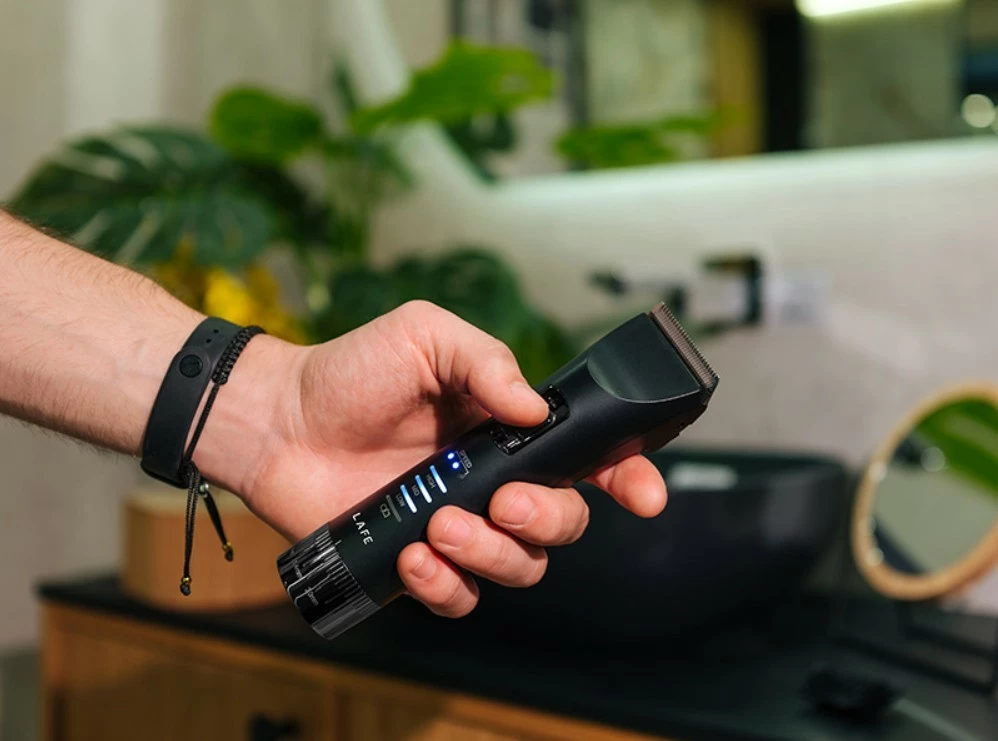 Strižnik za lase in brado Lafe MasterTrim LAFTRY47538, keramični rezili 45 mm, 3 hitrosti, 0,8–2 mm + glavniki 3–12 mm, 1800 mAh, z/ brez kabla, črn