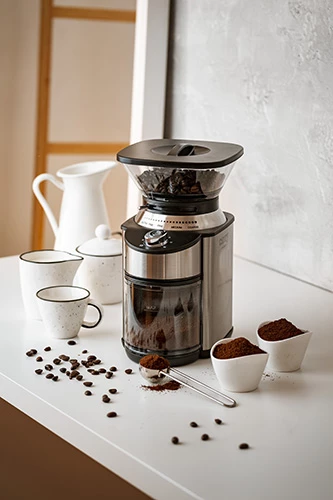 Mlinček za kavo s koničnim brusnim mehanizmom, Camry CR 4443, 200 W, 16 stopenj mletja, posoda 230 g, nerjaveče jeklo, srebrno/črn