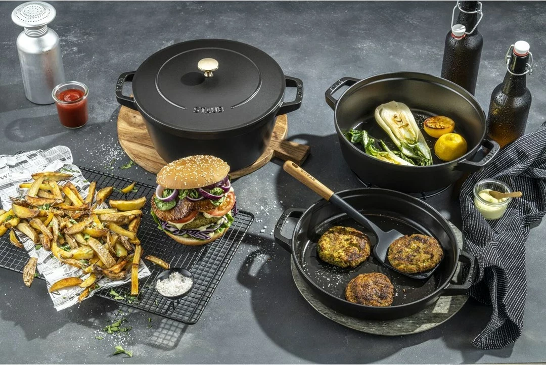 Okrogla litoželezna pekač Staub La Cocotte, 4,2 L