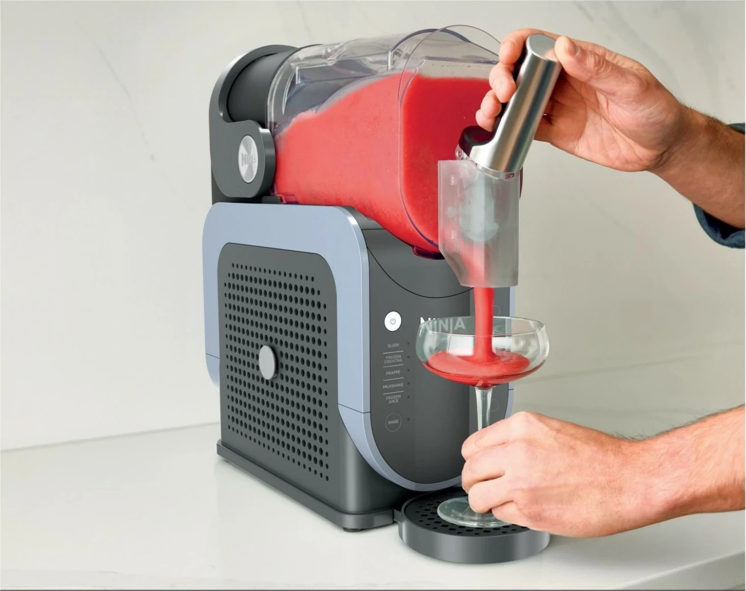 Aparat za hladne napitke Ninja FS301EU, 1,9 l, črn