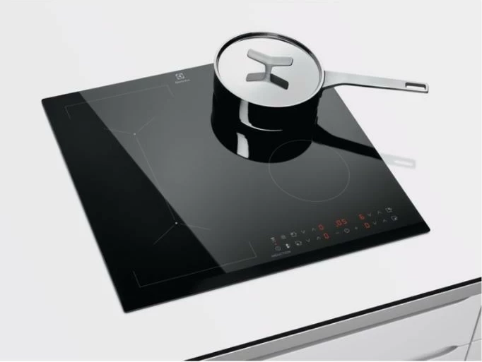 Indukcijska kuhalna plošča Electrolux LIV63431BK, 60 cm, črna