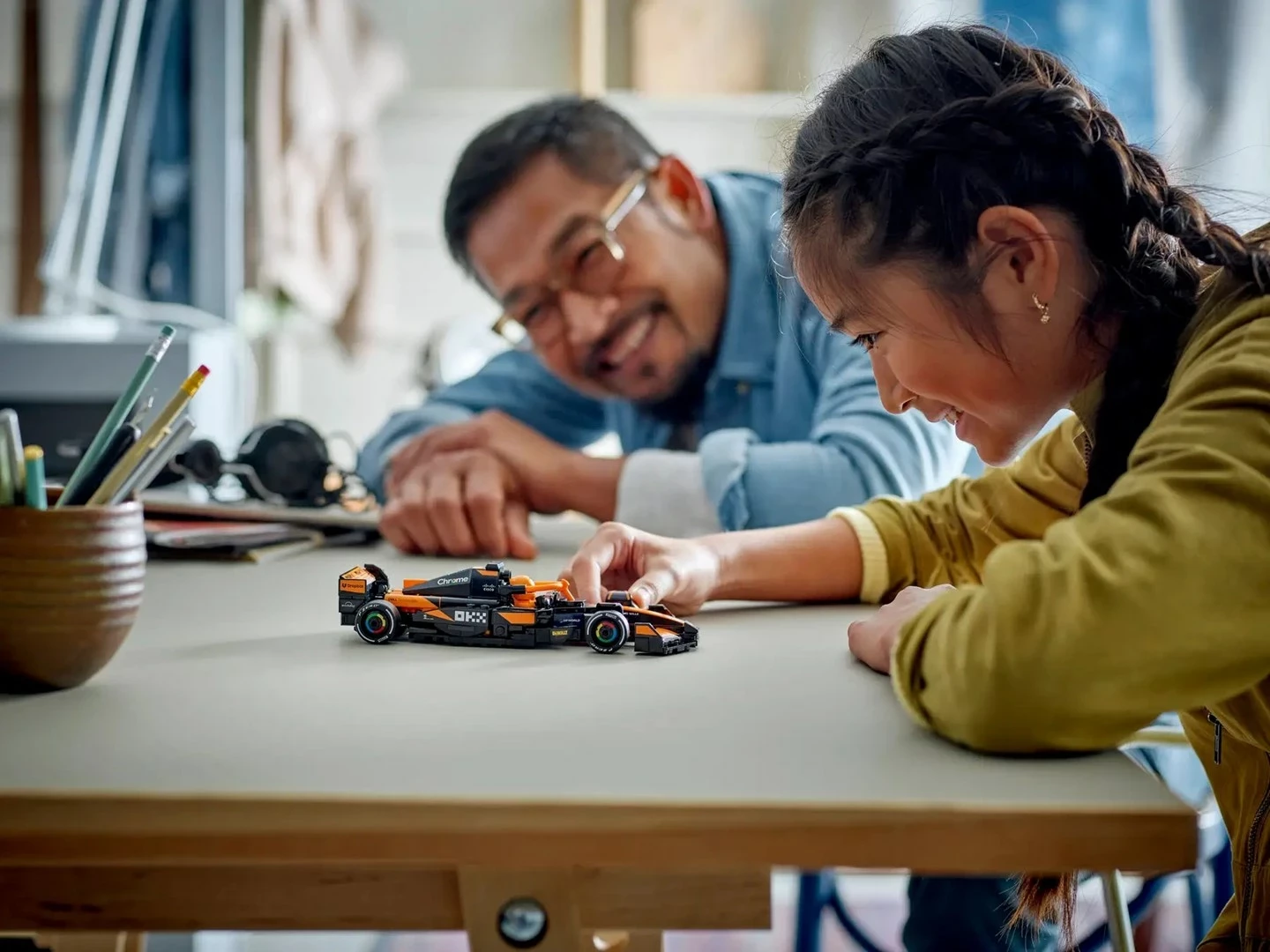 Model dirkalnega avtomobila McLaren F1 Team MCL38, 269 kosov - LEGO Speed Champions