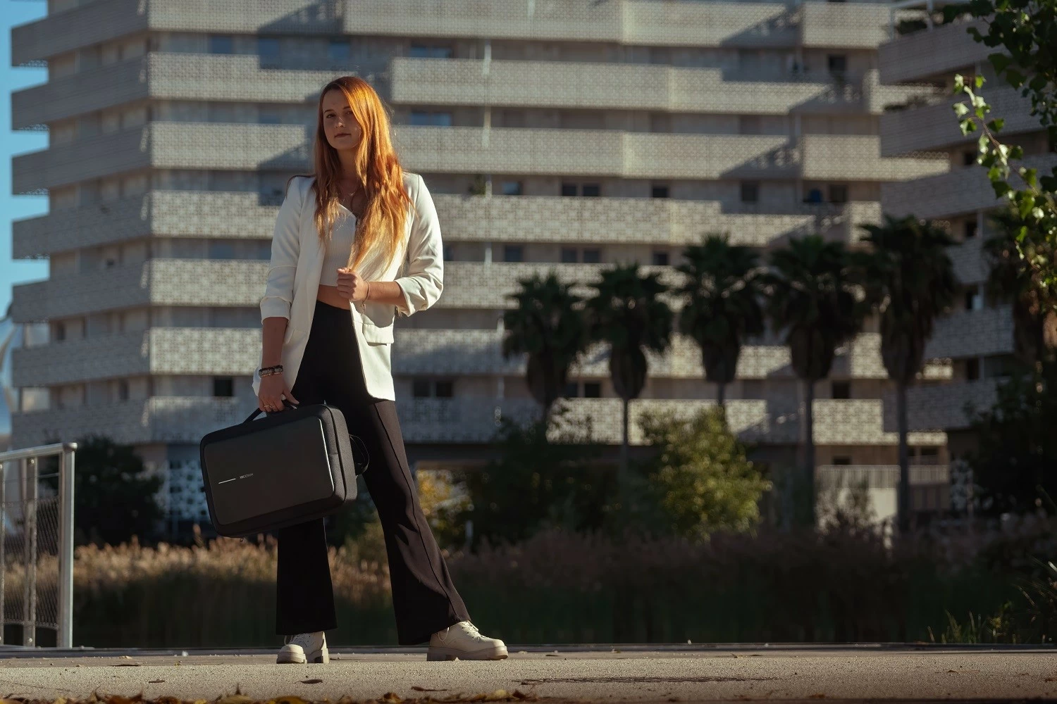 Nahrbtnik in aktovka XD DESIGN BOBBY BIZZ 2.0, za prenosnik 16", črn