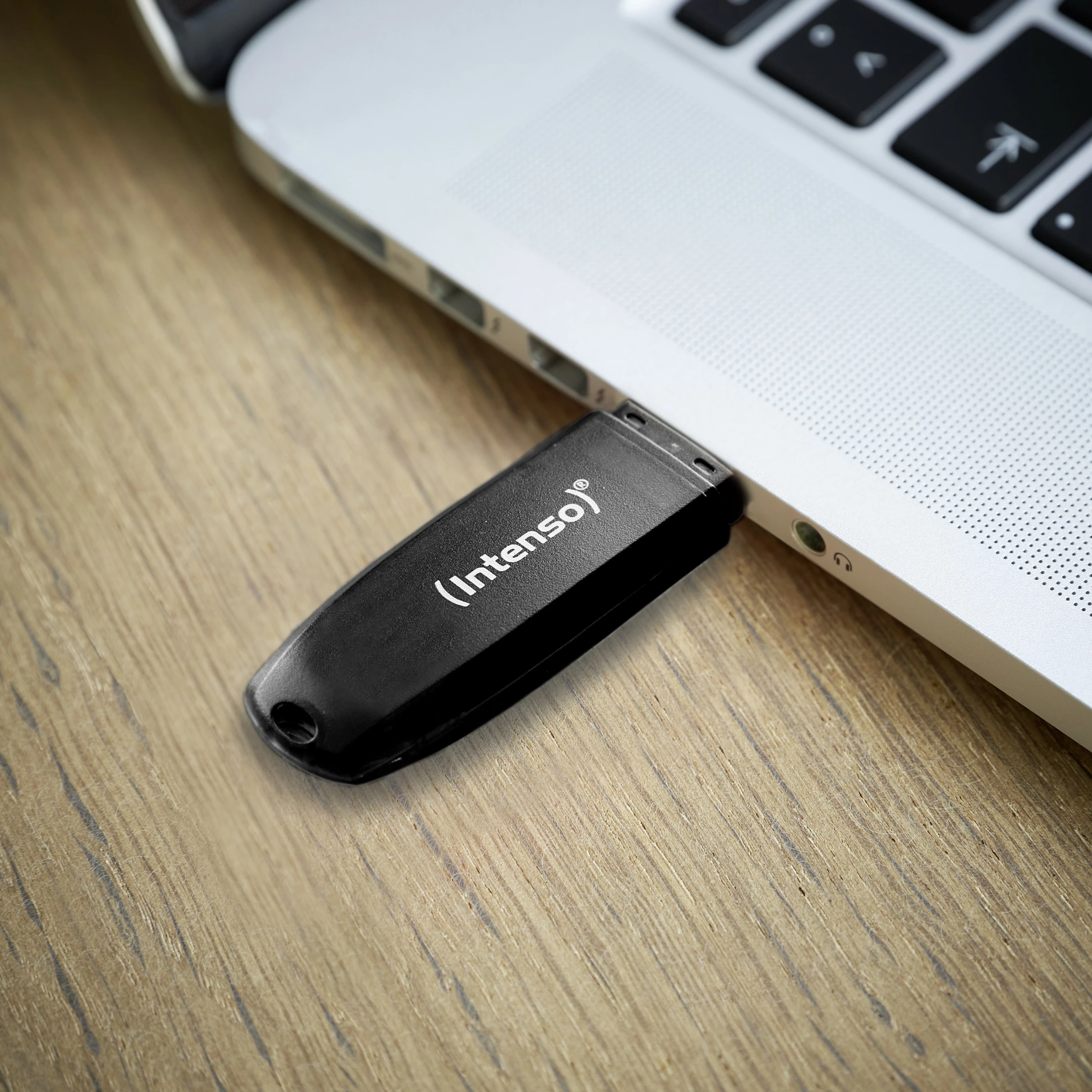 USB ključ Intenso Speed Line 256GB, USB 3.2, črn USB ključ Intenso Speed Line 256GB, USB 3.2, črn