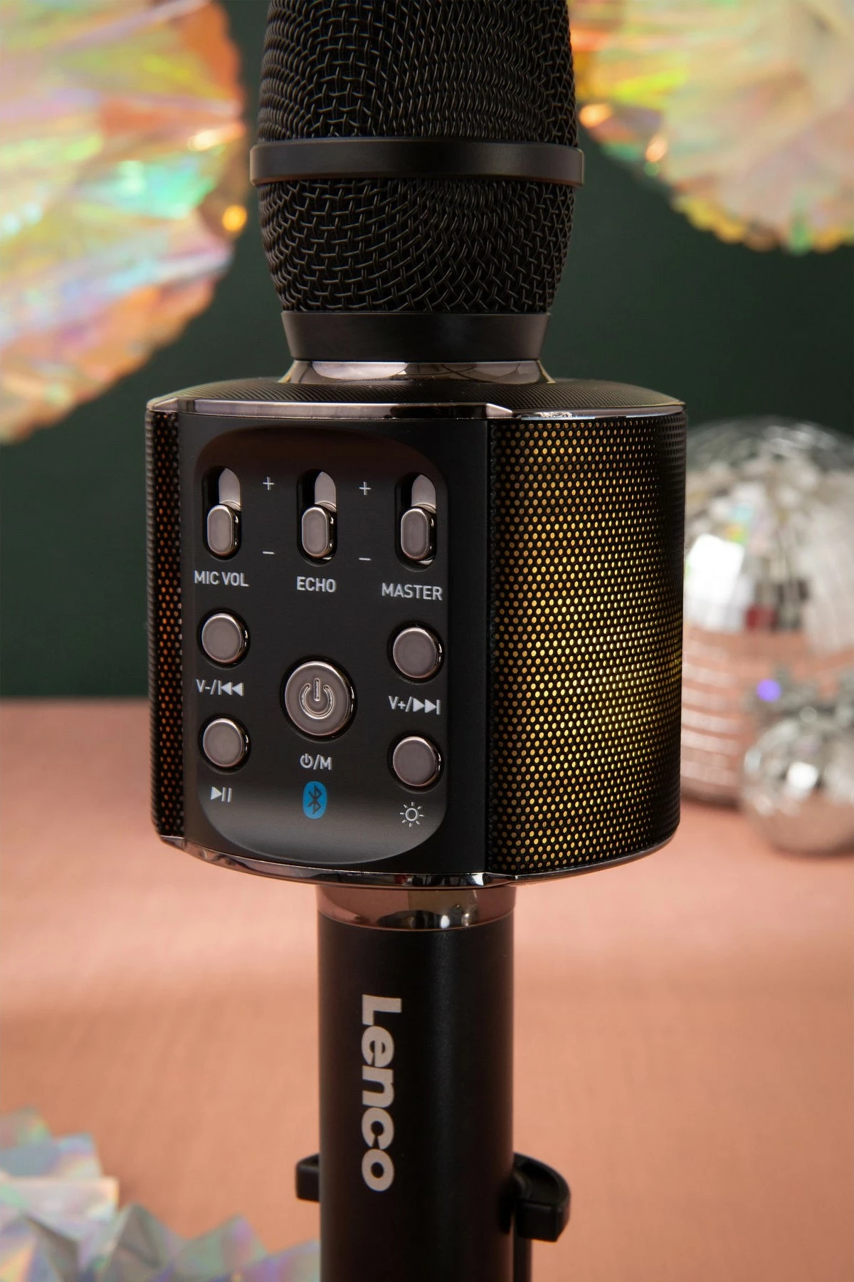 Karaoke mikrofon z vgrajenim zvočnikom Lenco BMC-090, Bluetooth, črn Karaoke mikrofon z vgrajenim zvočnikom Lenco BMC-090, Bluetooth, črn