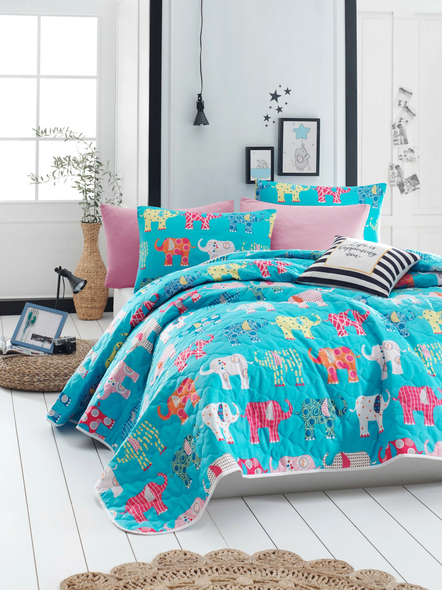 Prešito pregrinjalo za veliko posteljo Filika, večbarvno, L'Essentiel Linge de Maison