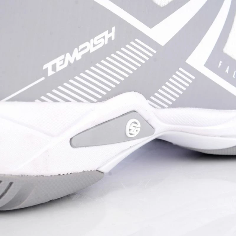 Superge, Tempish Falcon Lady, bele