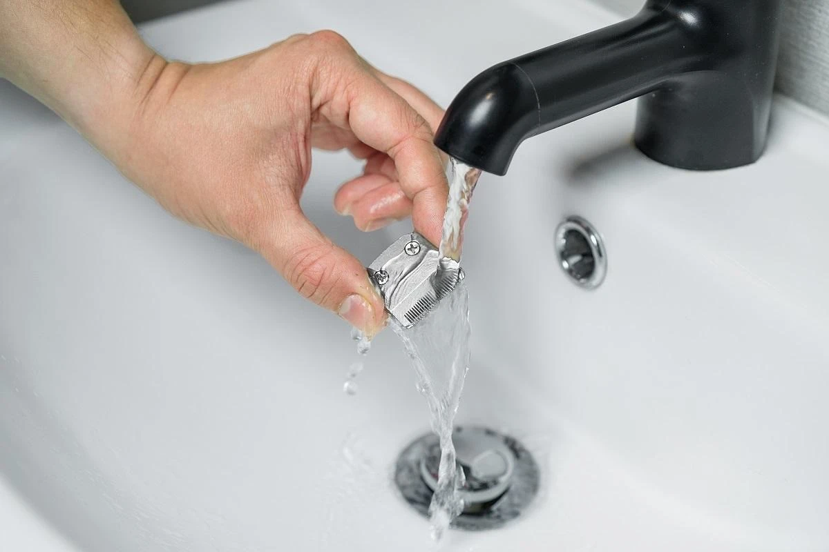 Trimer za brado WAHL Extreme Grip Advanced 09893.0460, črn