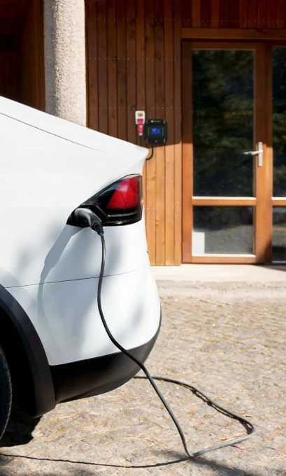 Stacion za polnjenje električnih vozil Defenzo Wallbox PRO AC22 SMART, 22 kW, črn