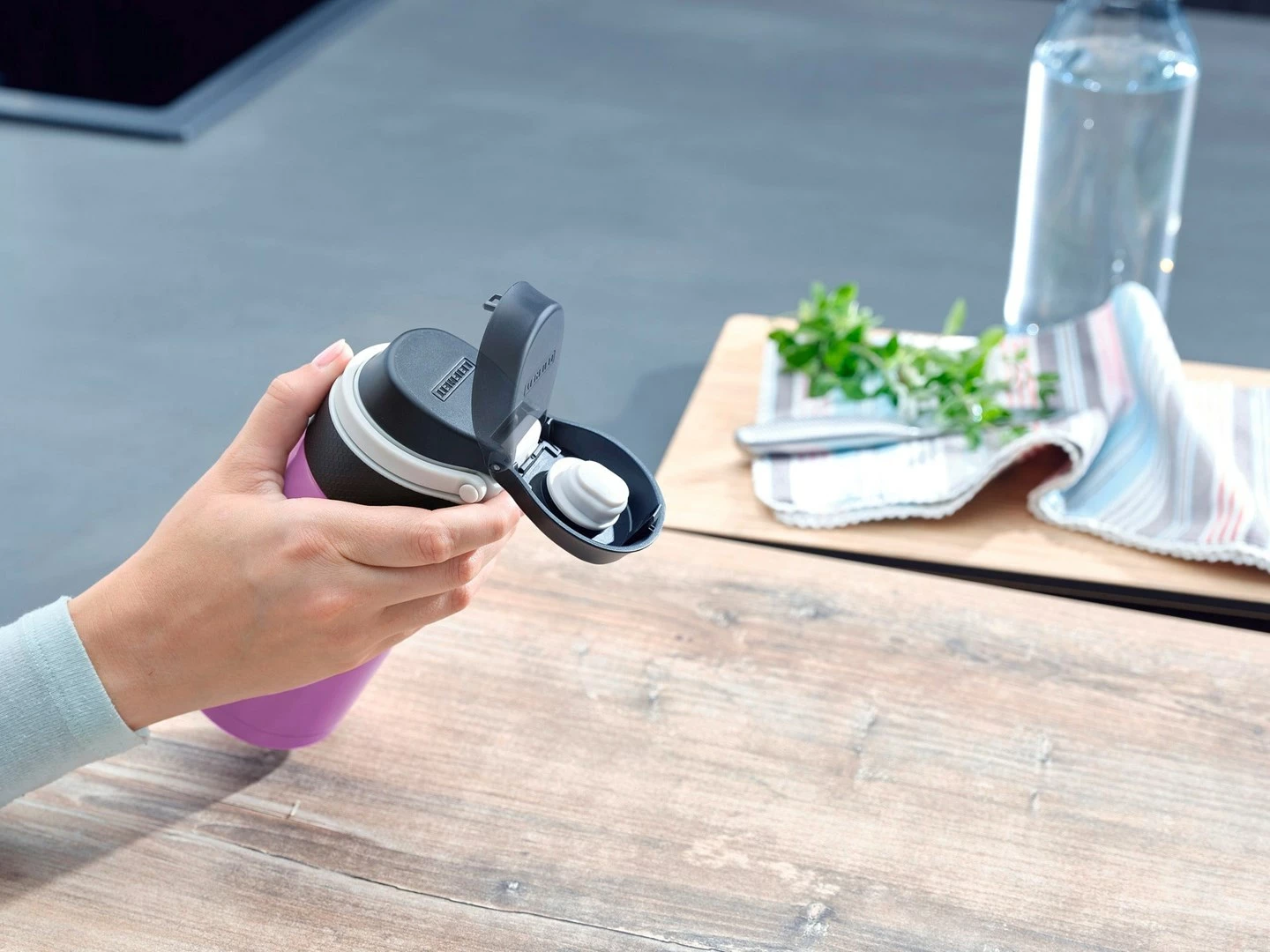 Termos 350 ml, magenta LEIFHEIT Flip