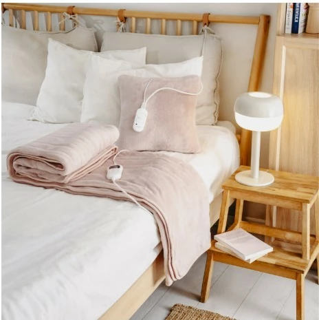 Električna odeja Adler AD 7443, 160 x 180 cm, 7 nastavitev HIGH/LOW, timer 1–9 h, LCD daljinec, 120 W, polar, rožnata